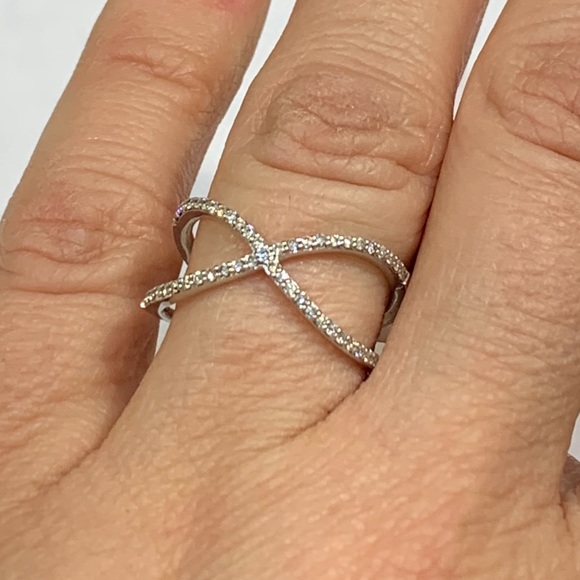 Diamond Criss Cross Ring Set in White Gold - Picture 4 of 8